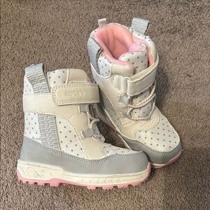 Carter's Kids Polka Dot Snow Boots - Pink and Gray. Toddler/little kid Size 9